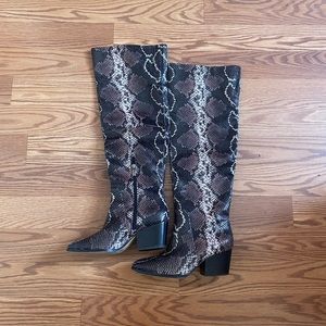 Vince Camuto knee high snake skin boots size 6. Good condition